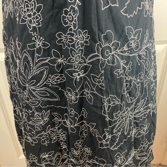 WHBM Black and White Embroidered Halter Dress - Size 6 - Picture 4 of 9